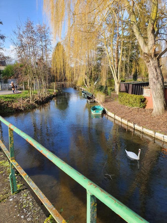 "Au Jardin Sur L'Eau" Hortillonnages Bed & Breakfast อาเมียงส์ ภายนอก รูปภาพ